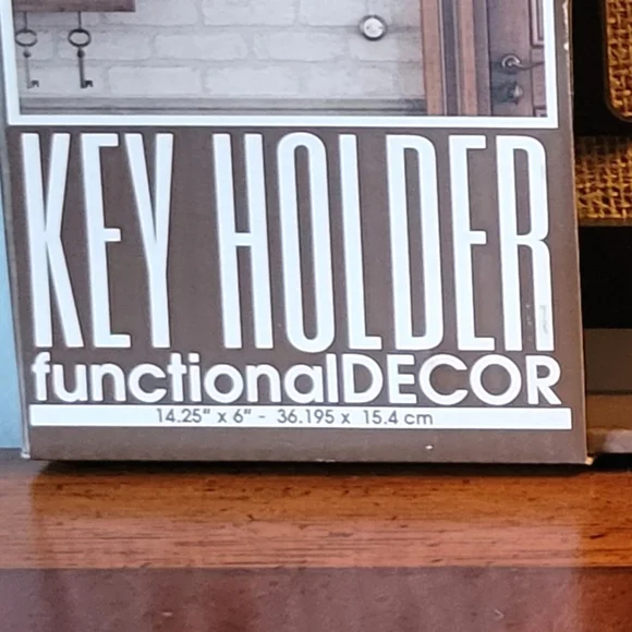 NWT-Wall-Key Holder-Black & Tan-See Pics For Details & Measurements - Picture 3 of 3